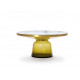 Table basse Bell jaune, cadre laiton, plateau marbre blanc